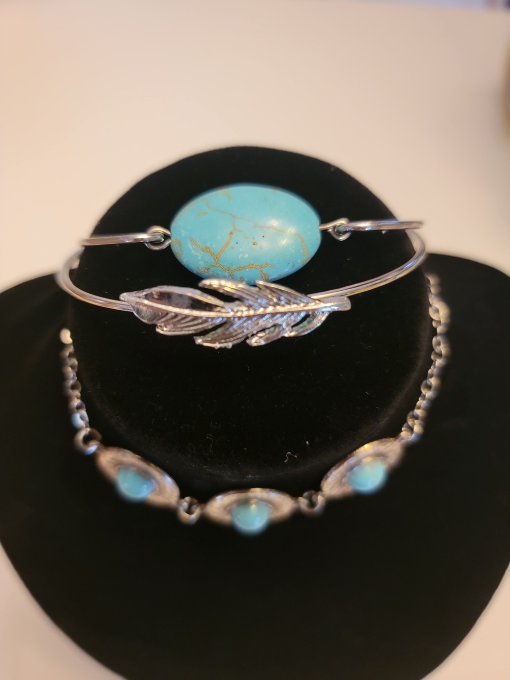 Avon Turquoise Blue Stone Bracelet with Silver Feather Accent